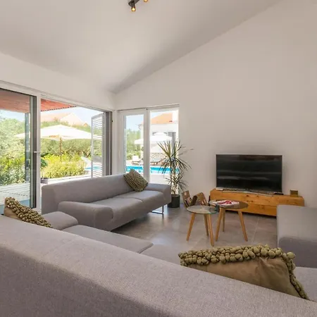 Holiday home 4 Bedroom Amazing In *