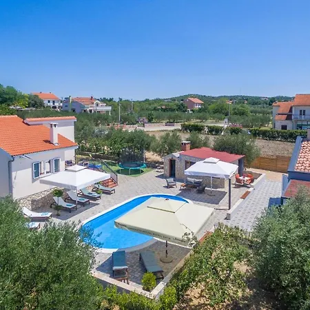 4 Bedroom Amazing In Polaca