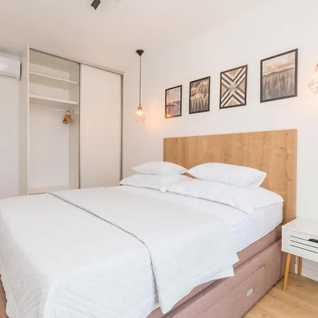 Holiday home 4 Bedroom Amazing In Polaca