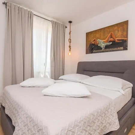 Holiday home 4 Bedroom Amazing In *