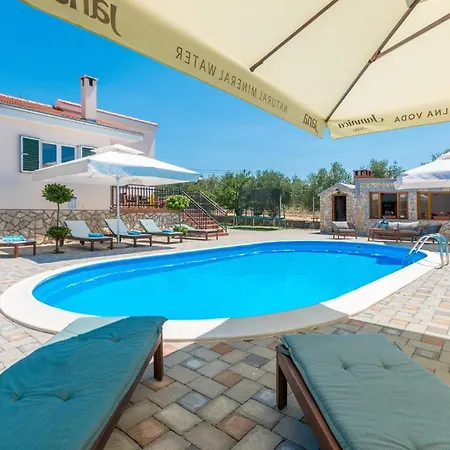 4 Bedroom Amazing In Holiday home Polaca