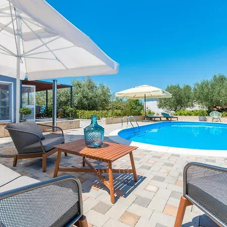 Holiday home 4 Bedroom Amazing In *