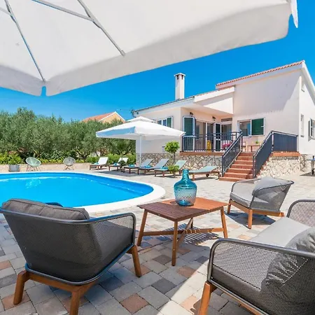 Holiday home 4 Bedroom Amazing In *