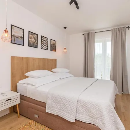 4 Bedroom Amazing In Holiday home