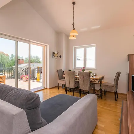 Holiday home 4 Bedroom Amazing In *
