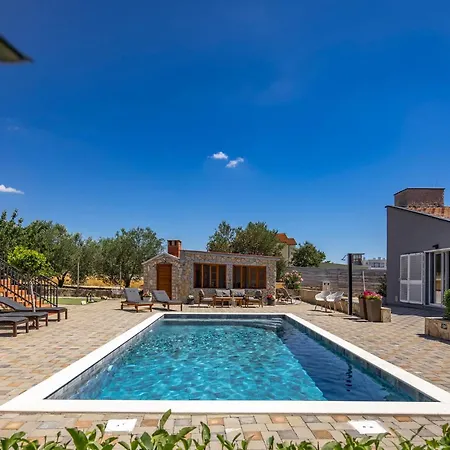 Holiday home 4 Bedroom Amazing In *