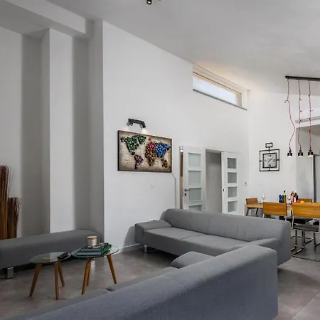 4 Bedroom Amazing In Holiday home