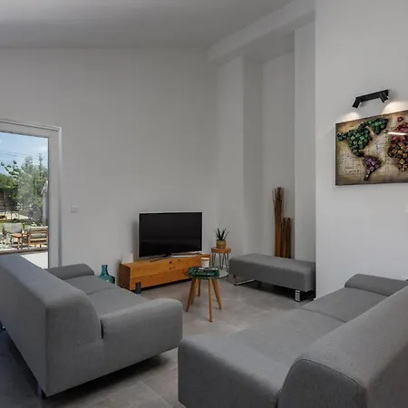 Holiday home 4 Bedroom Amazing In *
