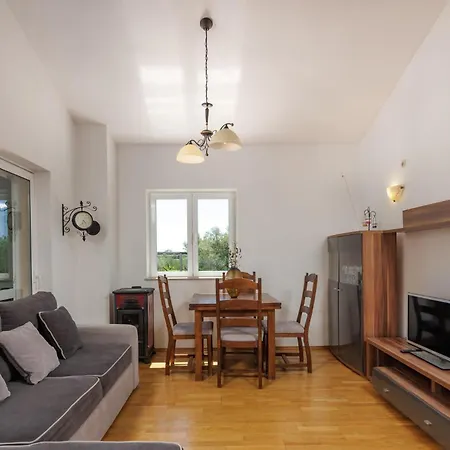 4 Bedroom Amazing In Holiday home Polaca