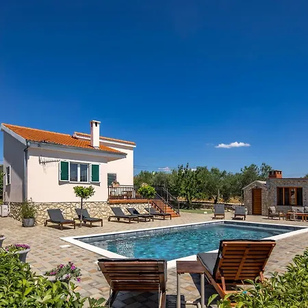 Holiday home 4 Bedroom Amazing In