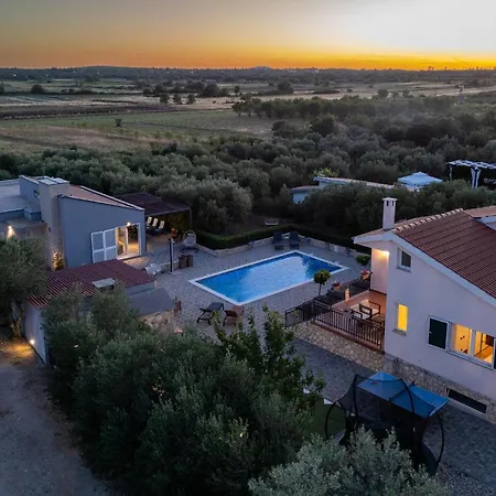 4 Bedroom Amazing In Polaca