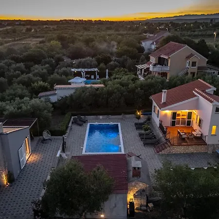 Holiday home 4 Bedroom Amazing In *
