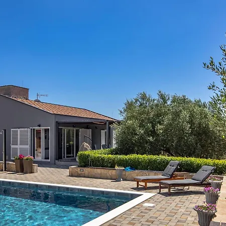 4 Bedroom Amazing In Polaca
